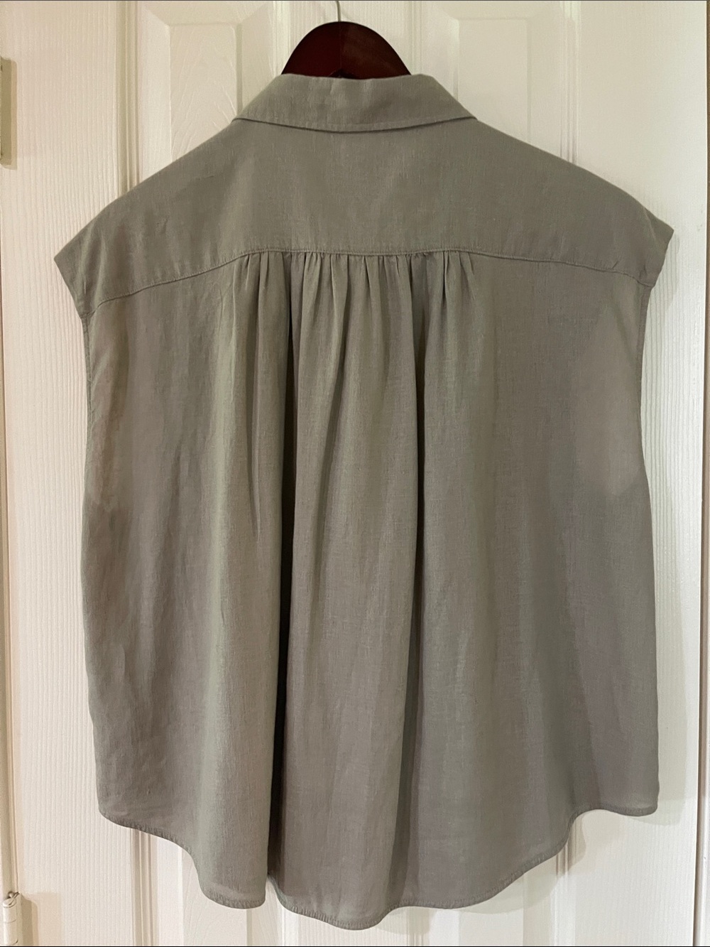 H&M Linen Blend Sleeveless Shirt. - Picture 2 of 7